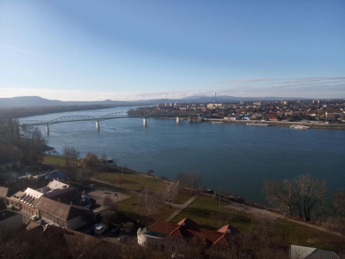 Esztergom Central Экстерьер фото